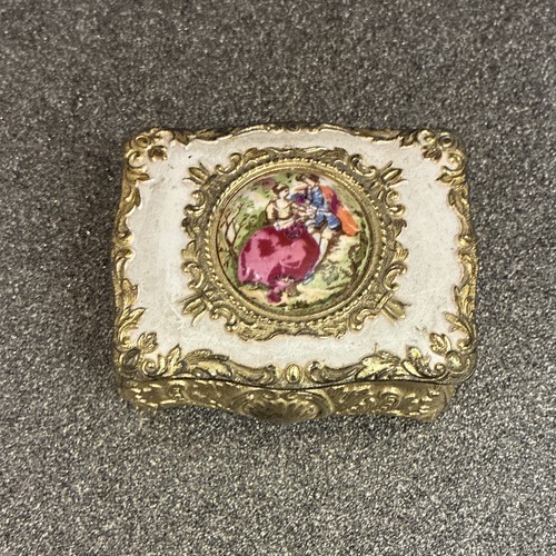 Small gold metal - small, trinket