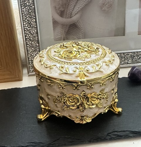 Small gold tone metal - tone,